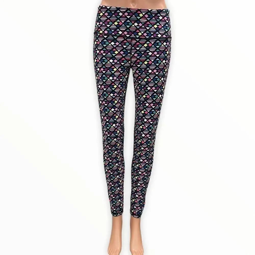 Victoria’s Secret Knockout Printed Leggings in the Size Medium Regular